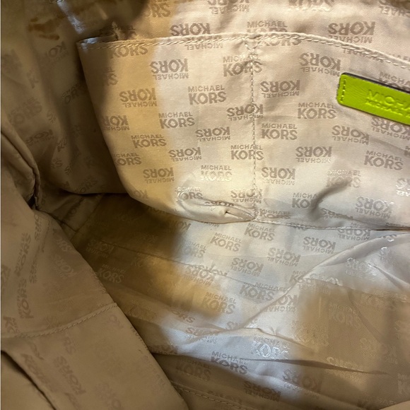 Micheal Kors Lime Green Tote Bag - Picture 11 of 13